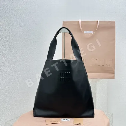 미우미우 데미지 가공 양가죽 호보 숄더백 68185