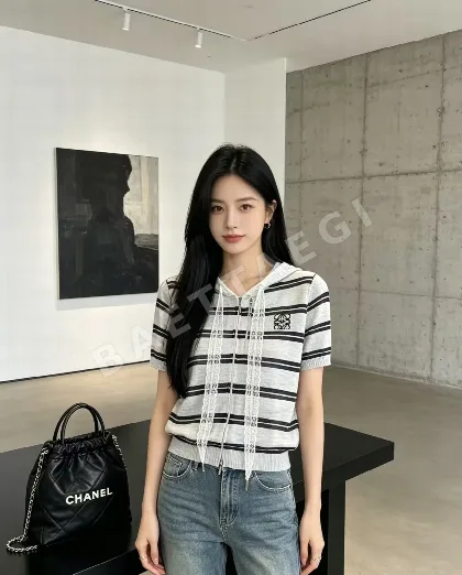 로에베 여성 로고 자수 스트라이프 슬림핏 반팔 니트 레플리카 45182
