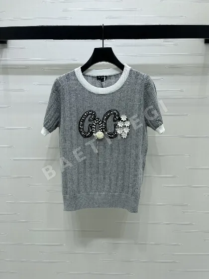 샤넬 카멜리아 장식 반팔 니트 탑 103895
