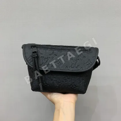 루이비통 M12636 가방