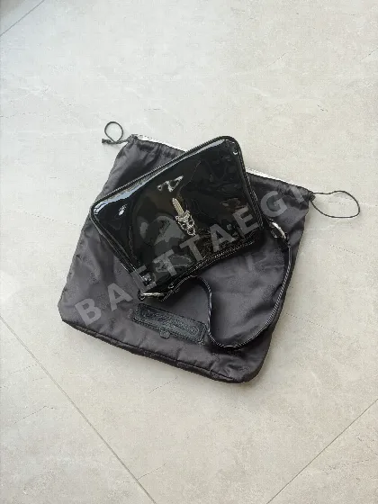 크롬하츠 블랙 페이턴트 레더 가방 146217