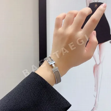 에르메스 매트 에나멜 프로스트 팔찌 146664