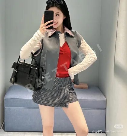 미우미우 여성 스트라이프 카라 반팔 티셔츠 101412