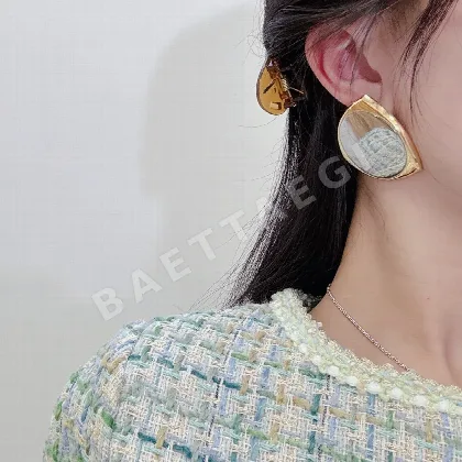 생로랑 플라워 장식 귀걸이 65659