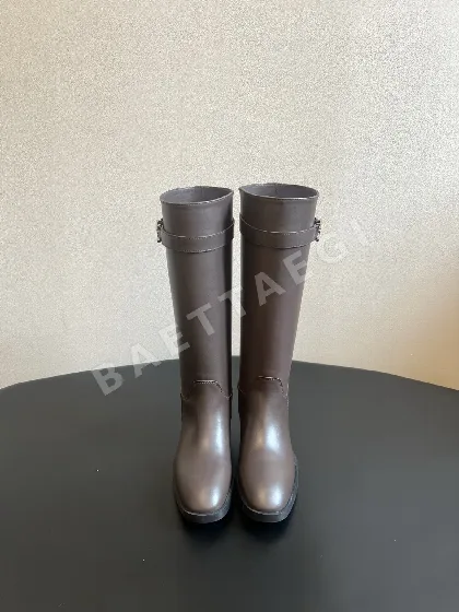샤넬 메탈 버클 가죽 하이부츠 155525