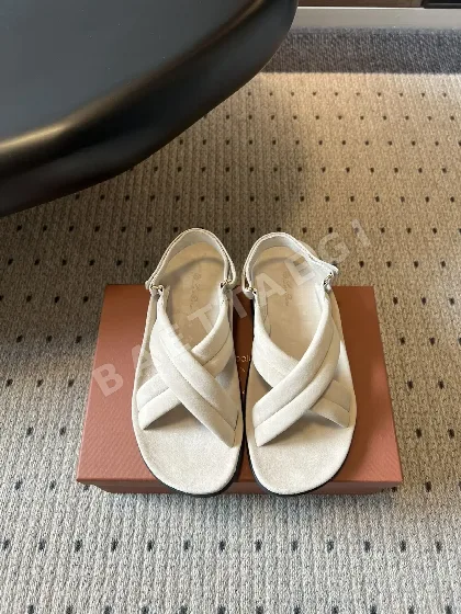 로로피아나 크로스스트랩 스웨이드 샌들 55558