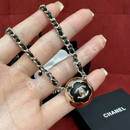 샤넬 가죽 체인 카멜리아 목걸이 179607