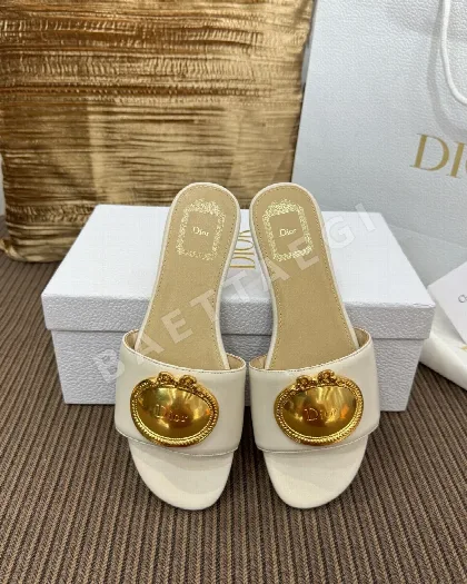 디올 카나쥬 메탈 버클 샌들 102382