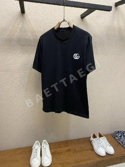 구찌 자수 로고 남성 반팔 티셔츠 47337