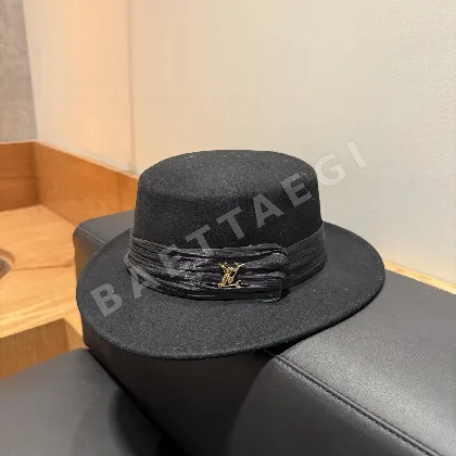 루이비통 울 플랫 탑 하트 모자 186261