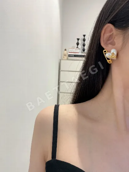 비비안웨스트우드 귀걸이 64944 Vivienne Westwood Earrings