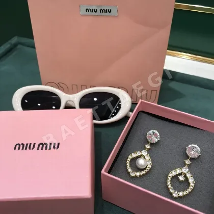 미우미우 라운드 진주 큐빅 귀걸이 60989