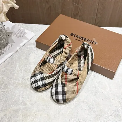 버버리 스니커즈 169945