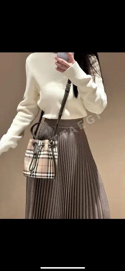 버버리 미니 버킷백 40192
