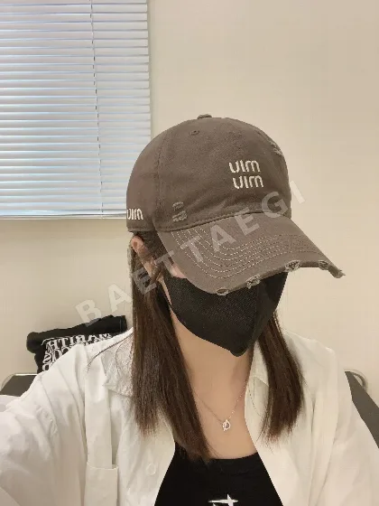 미우미우 무지 자수 베이스볼 캡 80726