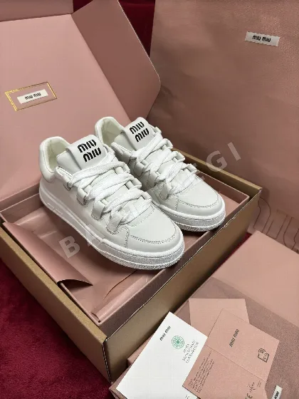 미우미우 화이트 레더 스니커즈 93723