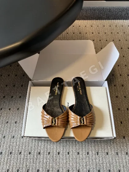 생로랑 플리츠 YSL 버클 플랫 샌들 75025