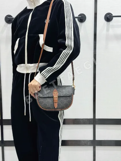 셀린느 폴코 로고 가방 86430