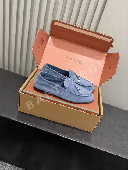 로로피아나 클래식 스웨이드 뮬 95730