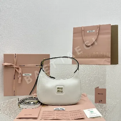 미우미우 송아지가죽 호보백 68197