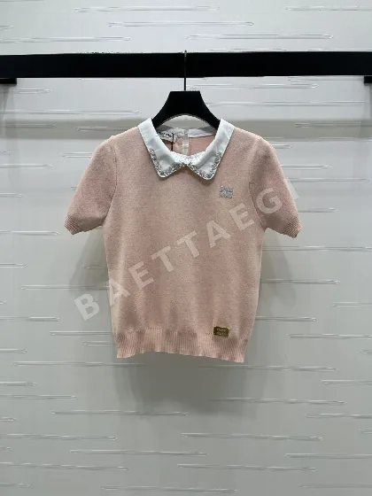 미우미우 라인스톤 장식 카라 니트 반팔 탑 52884