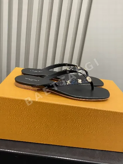 루이비통 징 장식 비치 샌들 99336