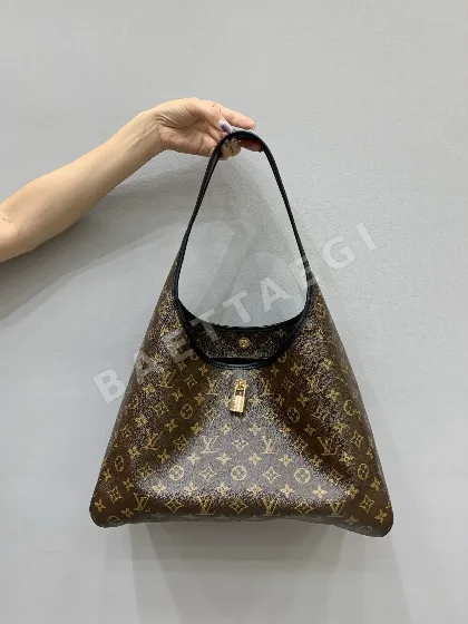 루이비통 리치 언더암백 M12941
