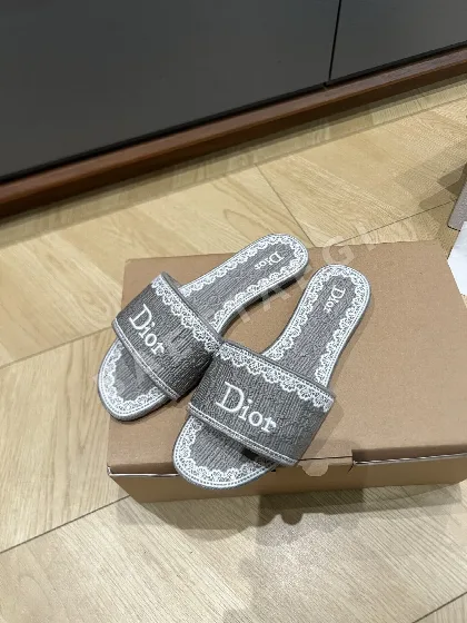 디올 자수 자카드 청키힐 샌들 95290