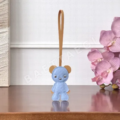 루이비통 곰돌이 스트랩 키링 M04385