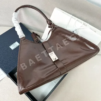 프라다 왁스 레더 런웨이 핸드백 1BG570