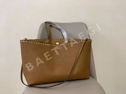 발렌티노 가라바니 락스터드 카프스킨 토트백 44246