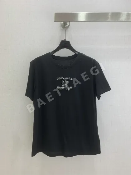 샤넬 더블 C 자수 여성 반팔 티셔츠 103845