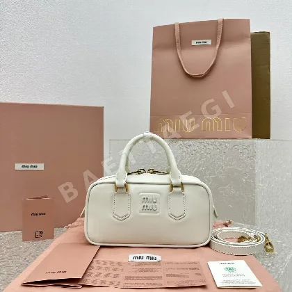 미우미우 스몰 화이트 볼링백 68015