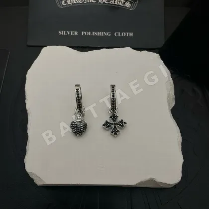 크롬하츠 크로스 블랙 큐빅 귀걸이 124569