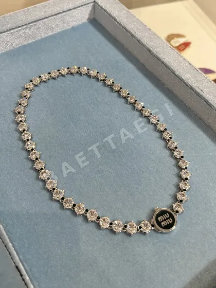 미우미우 다크그린 에나멜 크리스탈 목걸이 135660