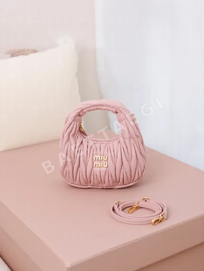 미우미우 원더 미니 램스킨 핸드백 68741