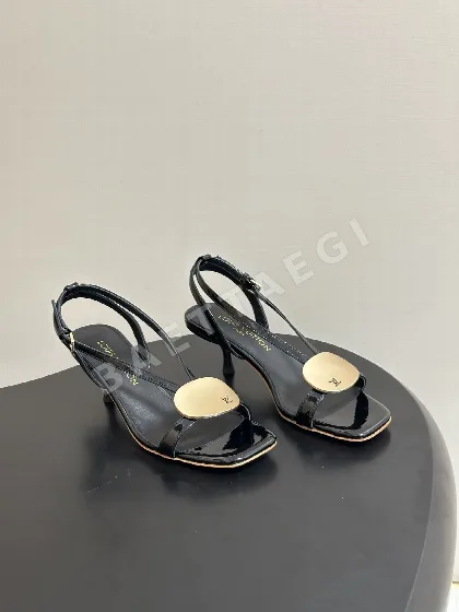 루이비통 트레저 페이턴트 가죽 샌들 112978