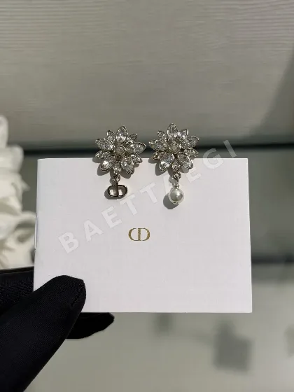 디올 26 풀 다이아몬드 데이지 CD 귀걸이 60869