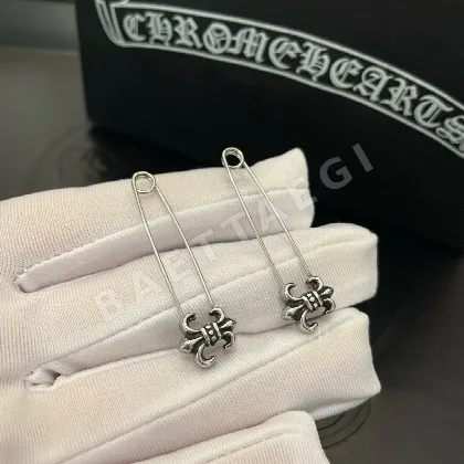 크롬하츠 스카우트 플라워 핀 귀걸이 124636