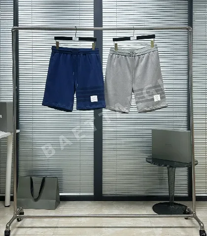 톰브라운 4바 스트라이프 반바지 142894