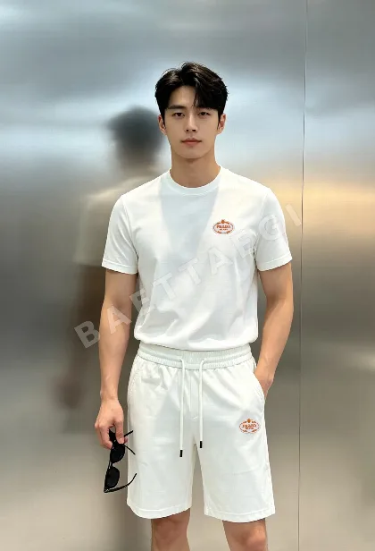 프라다 남성 자수포인트 반팔 티셔츠 143258