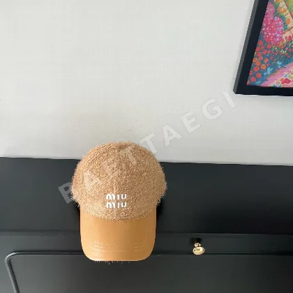 미우미우 패치워크 플러시 베이스볼 모자 81385
