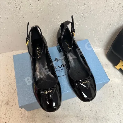 프라다 광택 가죽 레이스업 여성 로퍼 힐 116261