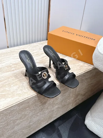 루이비통 메탈 버클 청키 힐 샌들 113520
