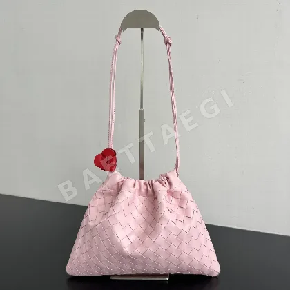 보테가베네타 분홍색 소가죽 드로스트링 숄더백 115776