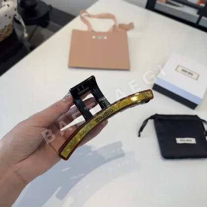 미우미우 크로클립 헤어악세사리 183955