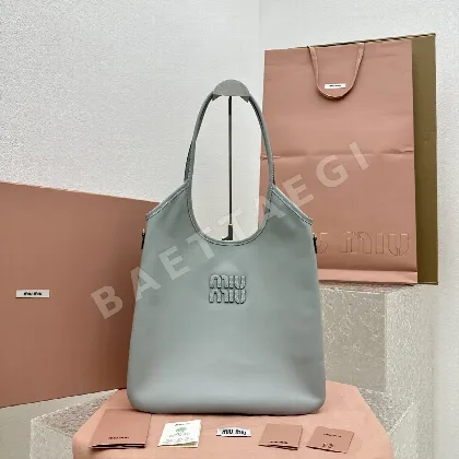 미우미우 라이트 블루 가죽 토트 숄더백 68363
