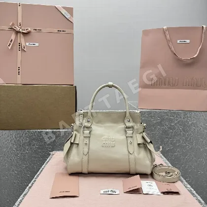 미우미우 살구색 핸드백 133474