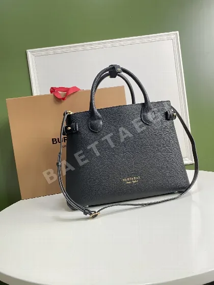 버버리 체크 코튼 그레인드 카프스킨 배너 백 가방 794170