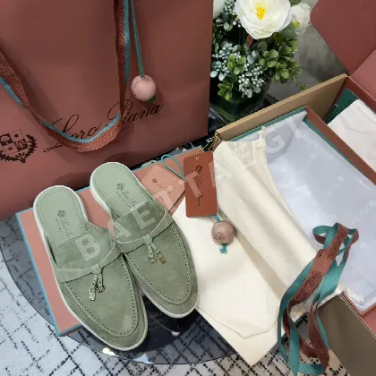 로로피아나 수제 슬리퍼 및 뮬 94091